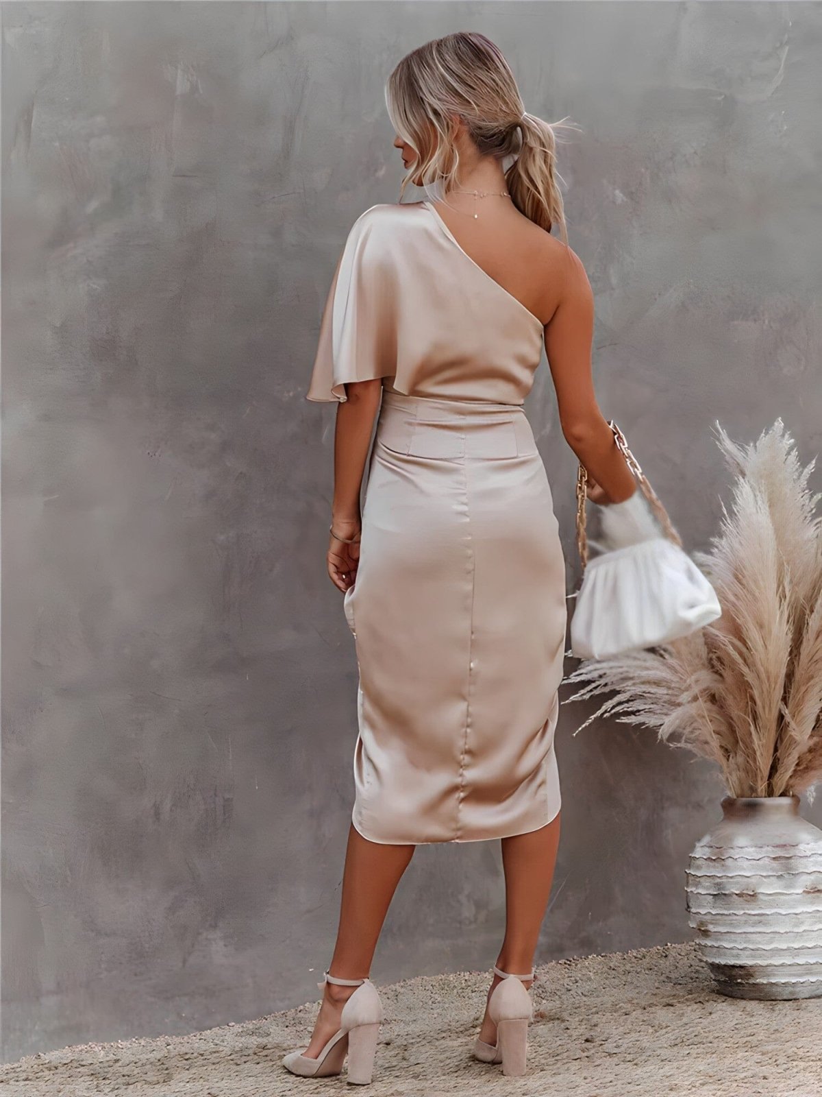 Elegantní hedvábné šaty Rosea s rozparky
