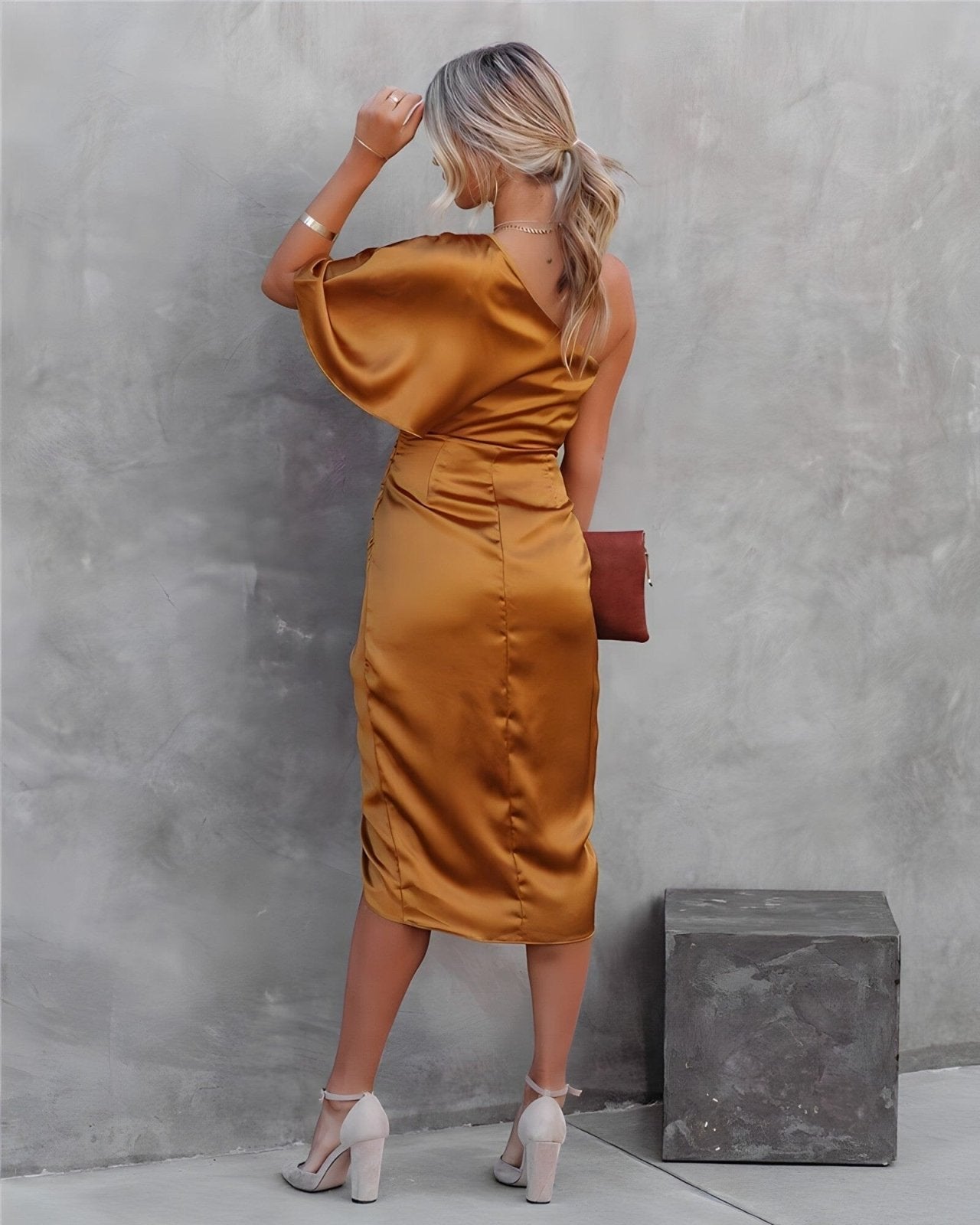 Elegantní hedvábné šaty Rosea s rozparky