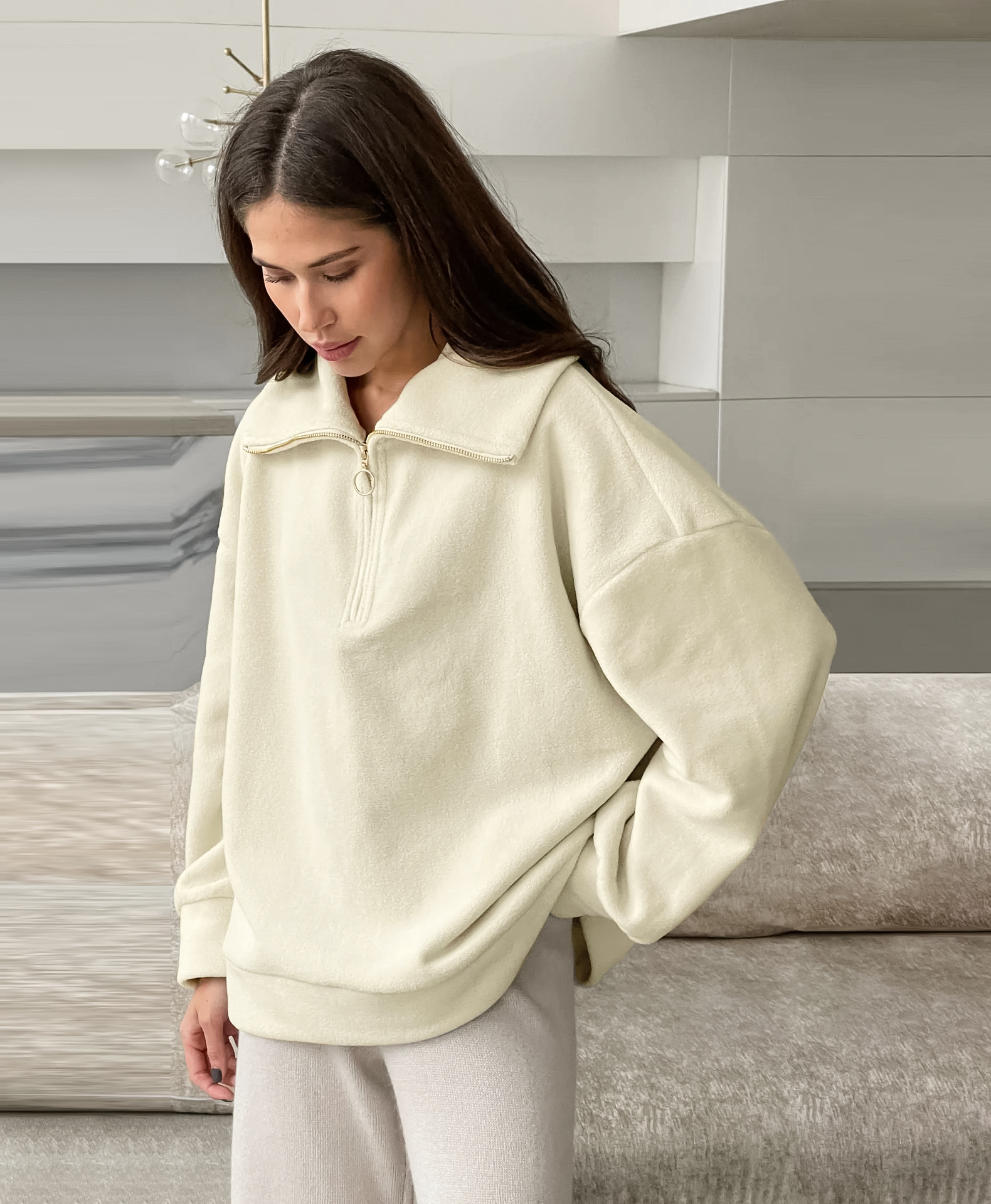 Rosea svetr s 1/4 zipem a oversized střihem