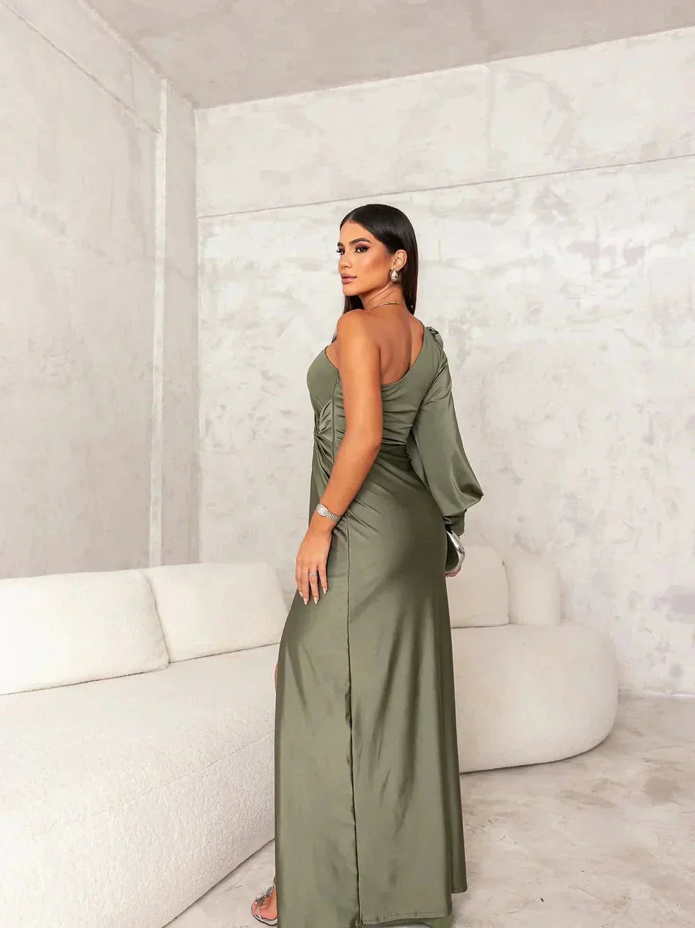 Elegantní hedvábné šaty Rosea s rozparkem